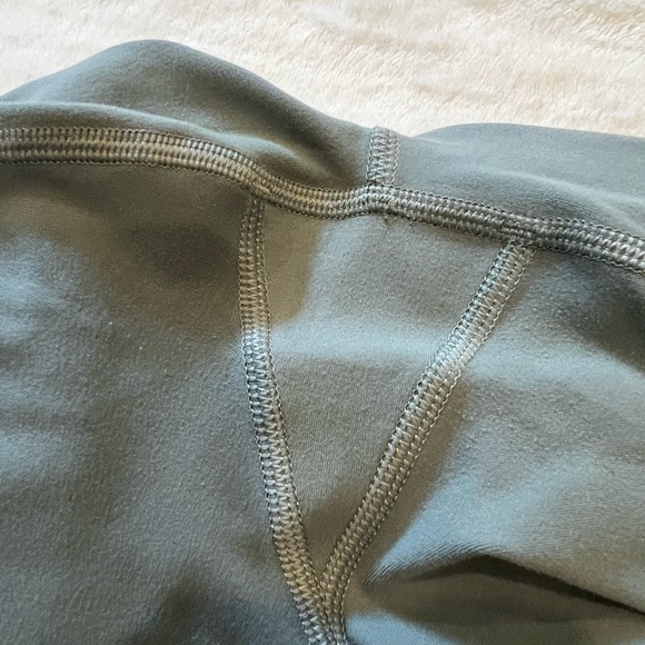 Athleta salutation stash pocket 7/8 green color block legging size MP - Picture 5 of 9